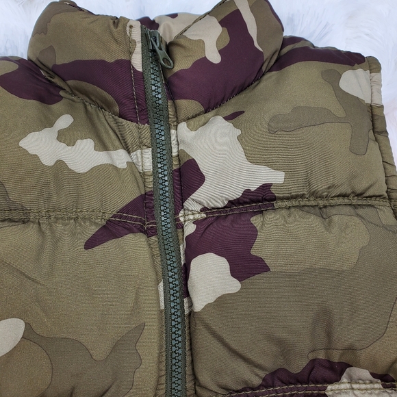 Old Navy Camouflage Puffer Vest with Vibrant Lining Boys M/8 Juniors - Picture 7 of 10